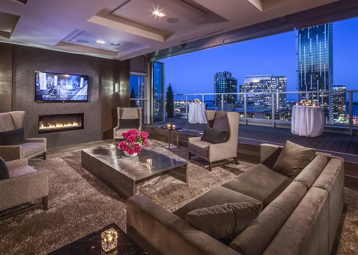 One King West Hotel And Residence
